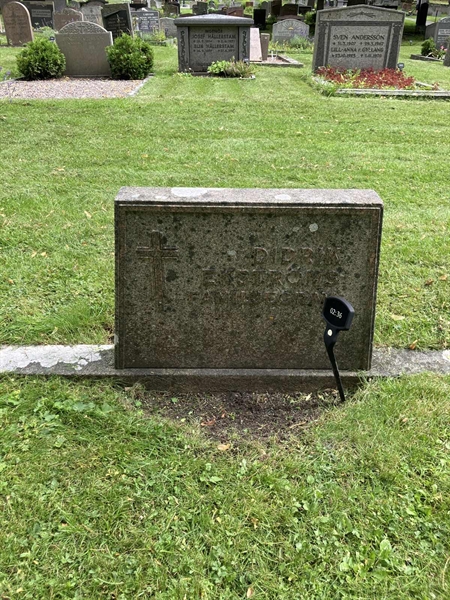 Grave number: 1 02    36