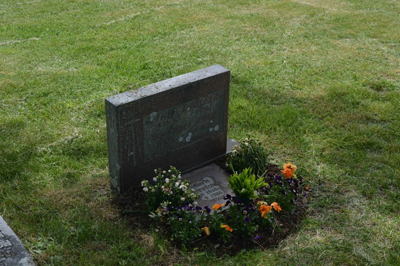 Grave number: G2 3     9, 10