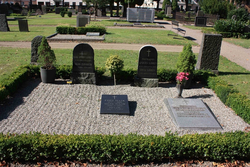 Grave number: Ö 14i   110, 111, 112