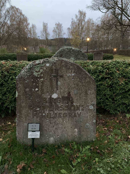 Grave number: M G   83, 84