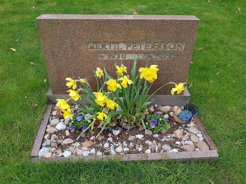 Grave number: 01  3321