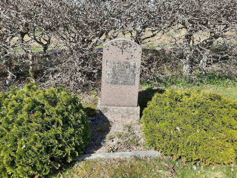 Grave number: VN E   210-211