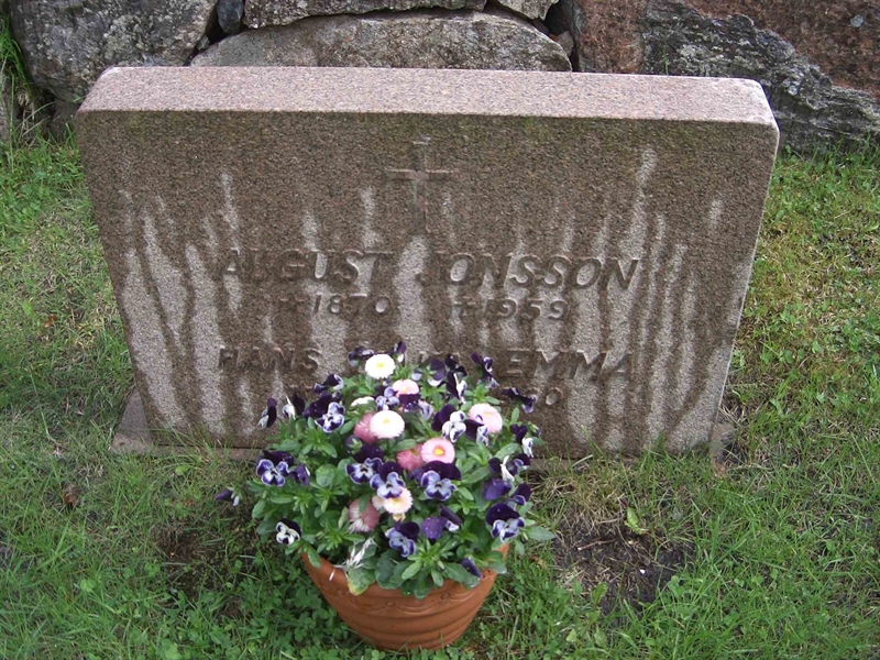 Grave number: 08 J   15