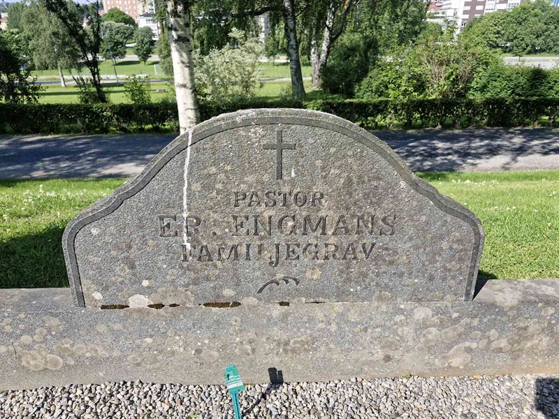 Gravnummer: 1 VÄSTR 9A