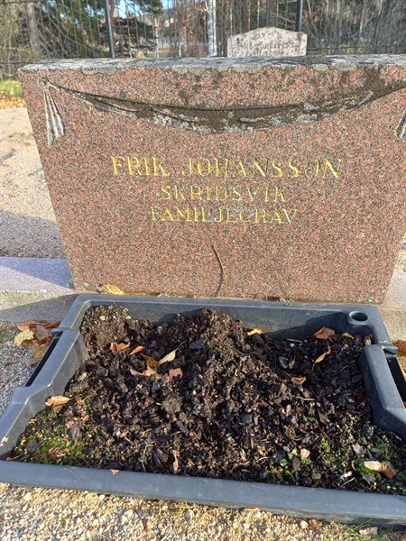 Grave number: JÄ 1 A 1394, 1395, 1396