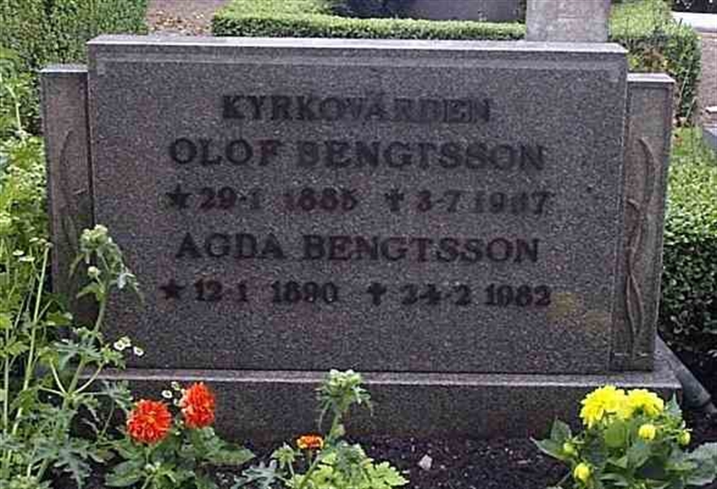 Grave number: RK B     1, 2