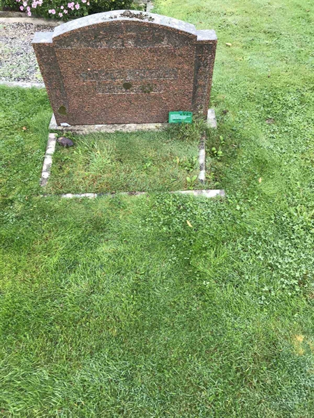 Grave number: B 01    84, 85