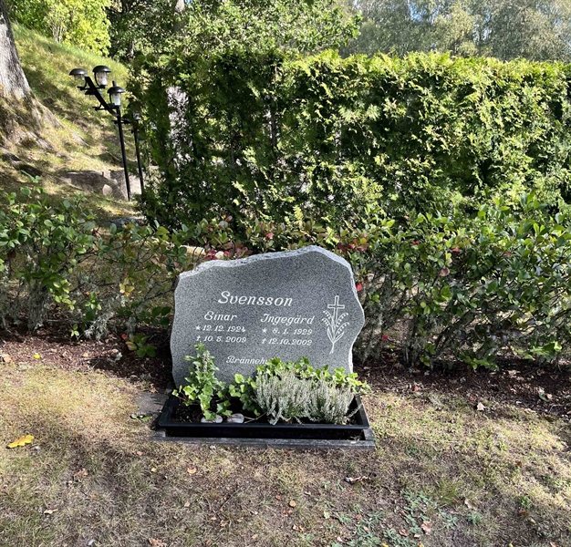 Grave number: KU 11 24, 25