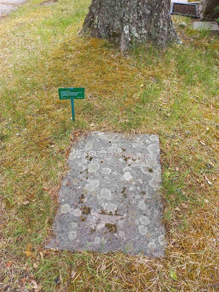 Grave number: 1 GL.7    33