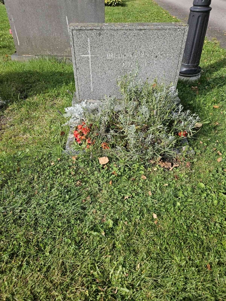 Grave number: Fr 8   521