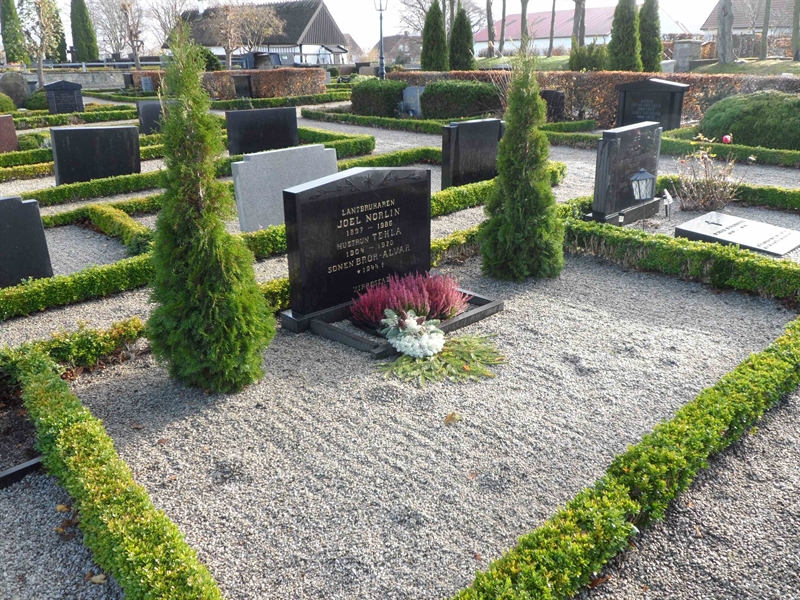 Grave number: ÖTN NMK4    50, 51, 52