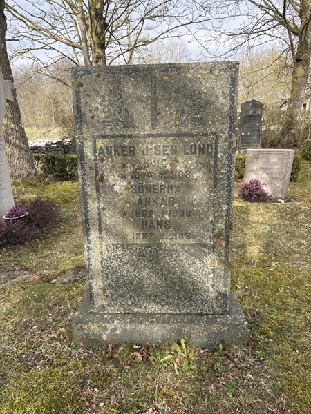 Grave number: LO 35, 36, 37