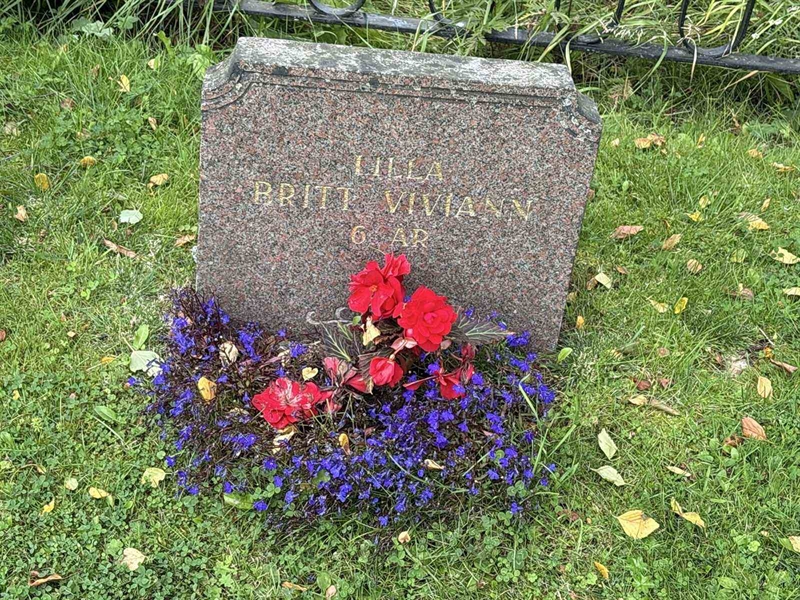Grave number: IN 28    52