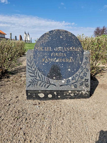 Grave number: 501 04 483-485