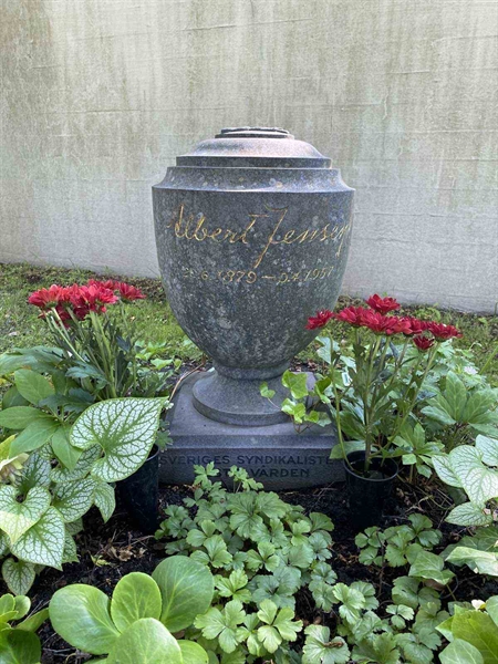 Hautatunnus: 1 NU    71