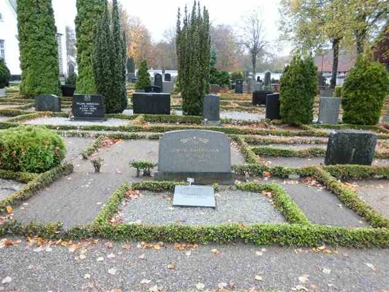 Grave number: VK 1 527-529