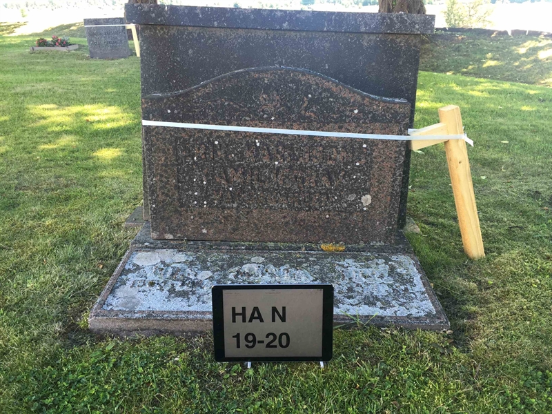 Grave number: HA N    19, 20