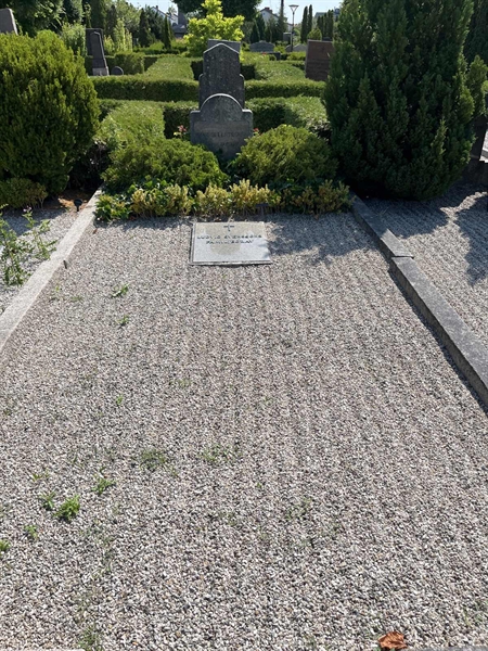 Grave number: NK IV   143