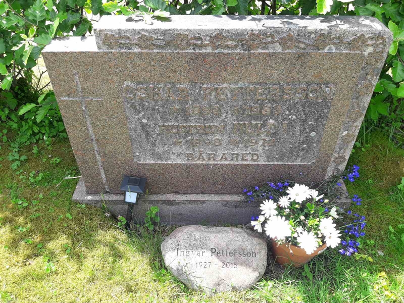 Grave number: BR A   106, 107