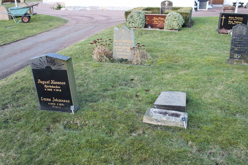 Grave number: ÖKK 7    32, 33, 34, 35