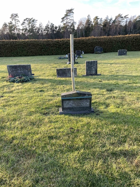 Grave number: 2 D 120