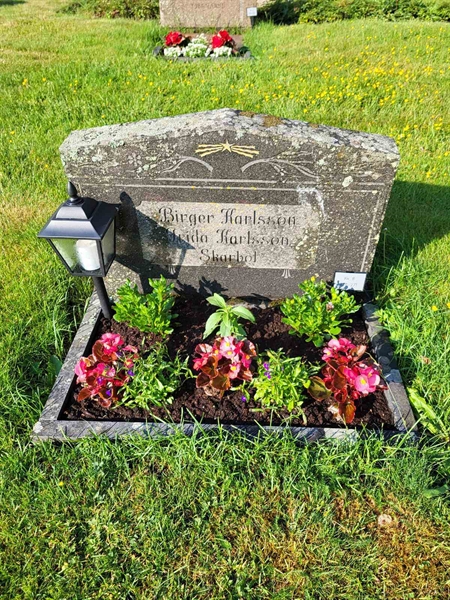 Grave number: kö 01 08   270-271