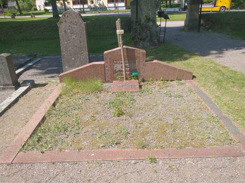 Grave number: VK F   868, 869, 870