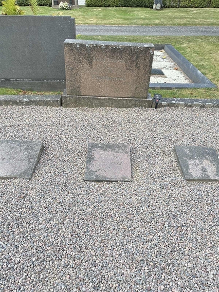 Grave number: 33 6   227