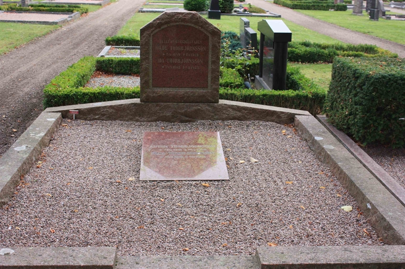 Grave number: Ö 13y    31, 32