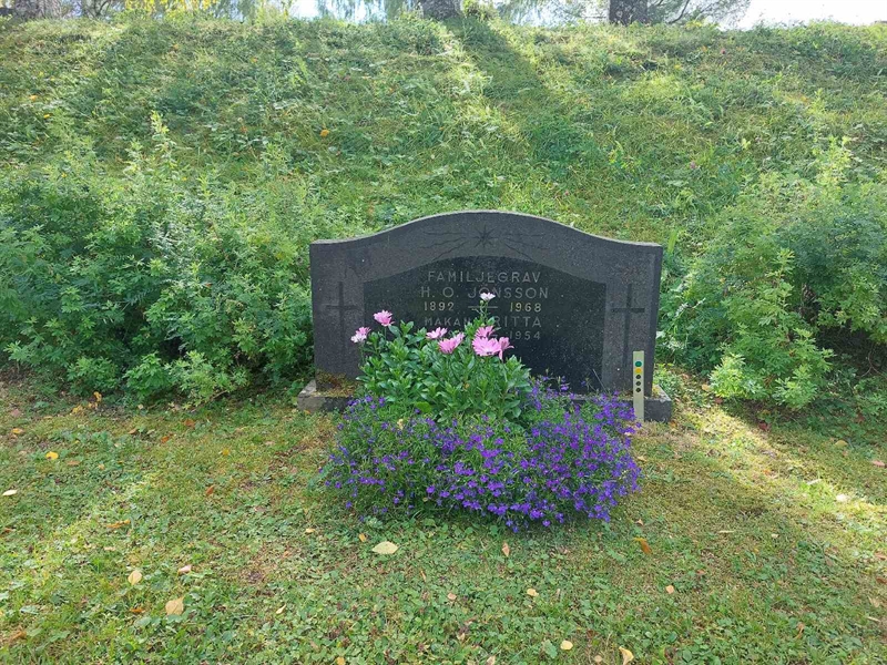 Grave number: FÖ 4   129, 130, 131, 132