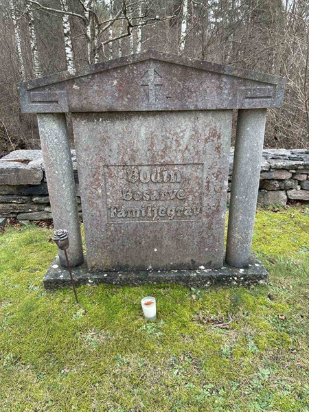 Grave number: L B 92