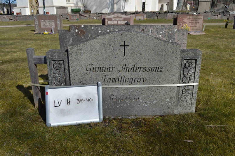 Grave number: LV H    39, 40
