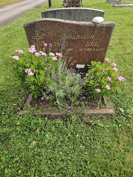 Grave number: Fr 8   302-303