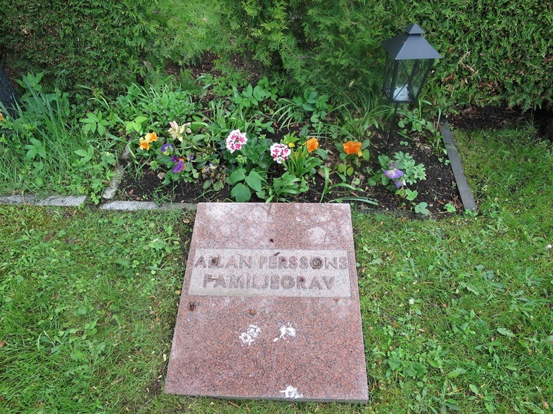 Grave number: HÖB 71   269