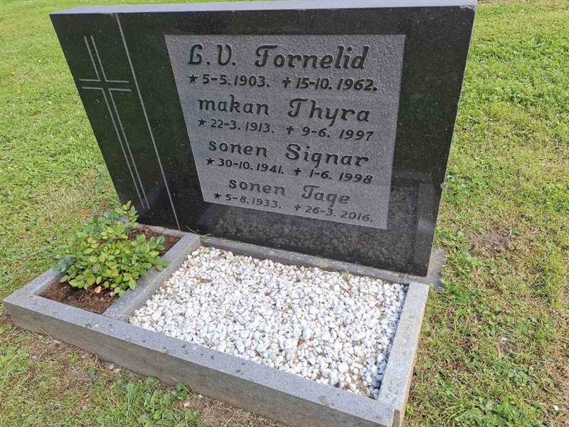 Grave number: 001 2   792