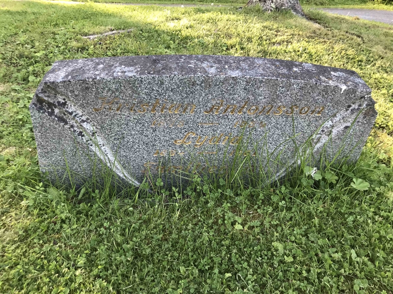 Grave number: UN B    34, 35, 36