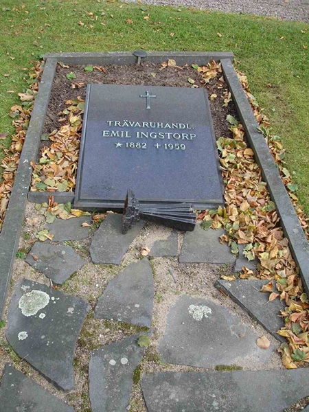 Grave number: FG B    27, 28