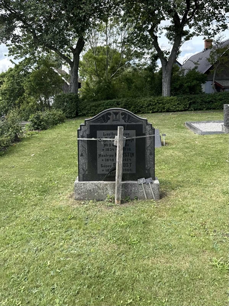 Grave number: ON D   211, 212, 213