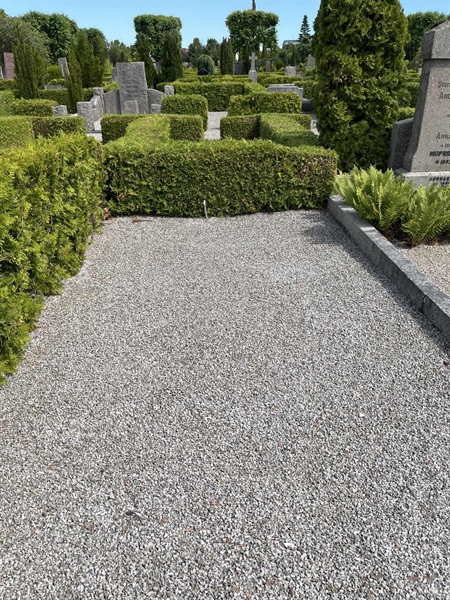 Grave number: NK IV    73