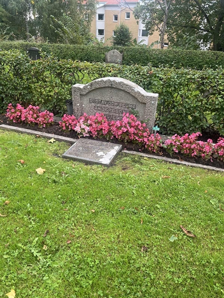 Grave number: 1 1 R    83