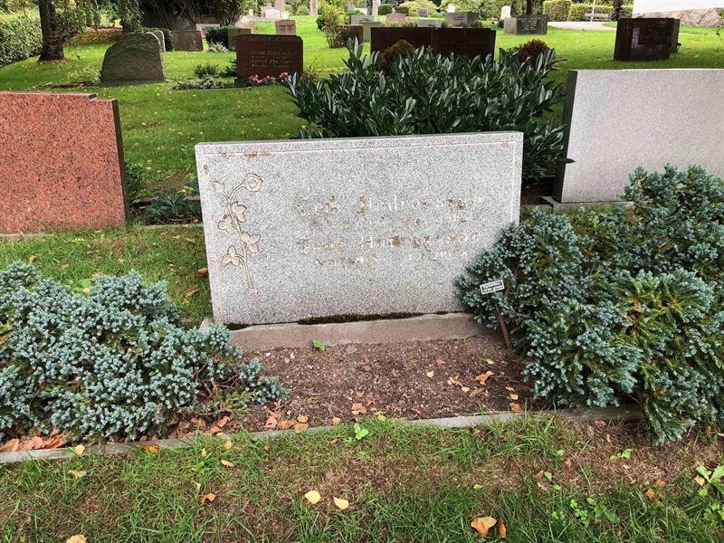 Grave number: RK A4    20, 21
