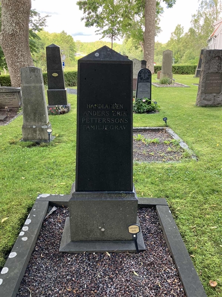 Grave number: 1 03    93