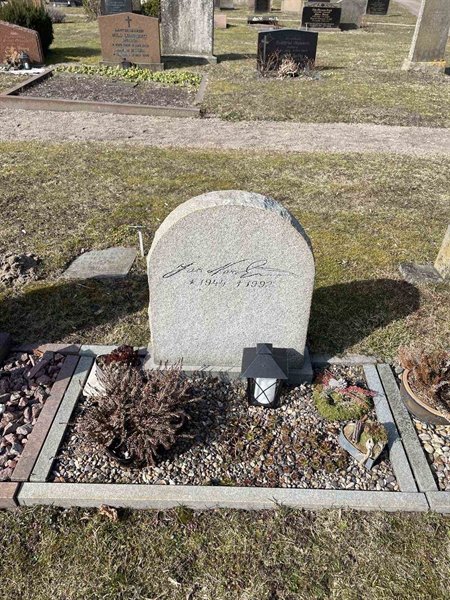 Grave number: VV C    42