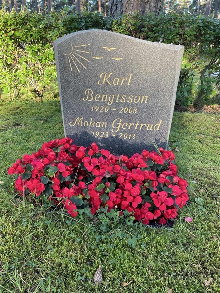 Grave number: 1 KV12   186