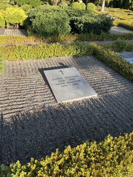 Grave number: NK X 181-182