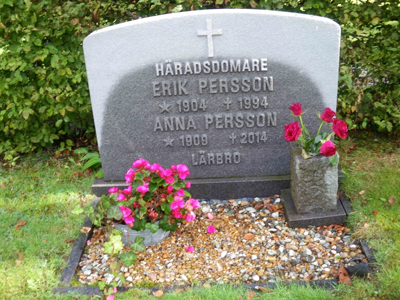 Grave number: SB 48    19, 20