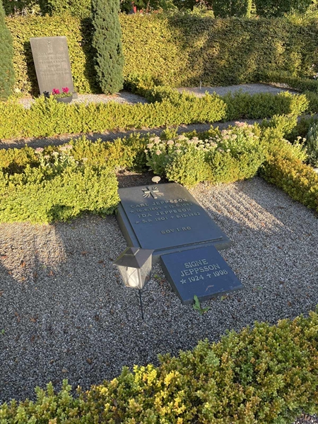 Grave number: NK X 62-63
