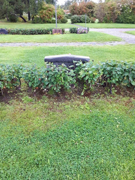 Grave number: NK F A    72-73