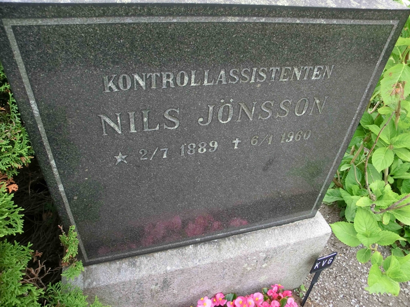 Grave number: KÄ D 102-104