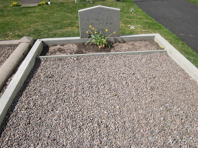Grave number: 04 B   45, 46